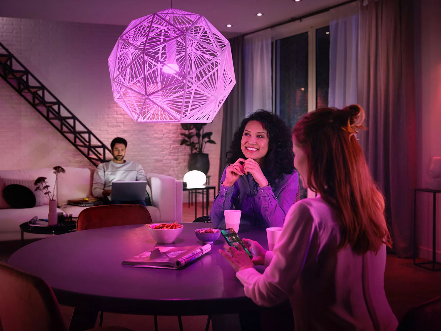 Philips Hue White and color ambiance Starterkit: 3 E27 slimme lampen (1100) + smart button