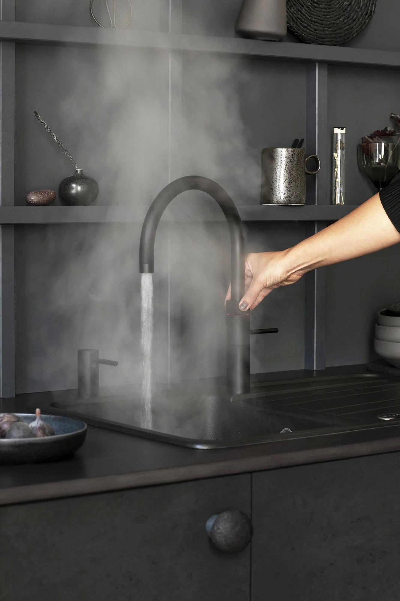 Quooker Fusion rund mit COMBI-Boiler 3-in-1-Kochwasserhahn Schwarz